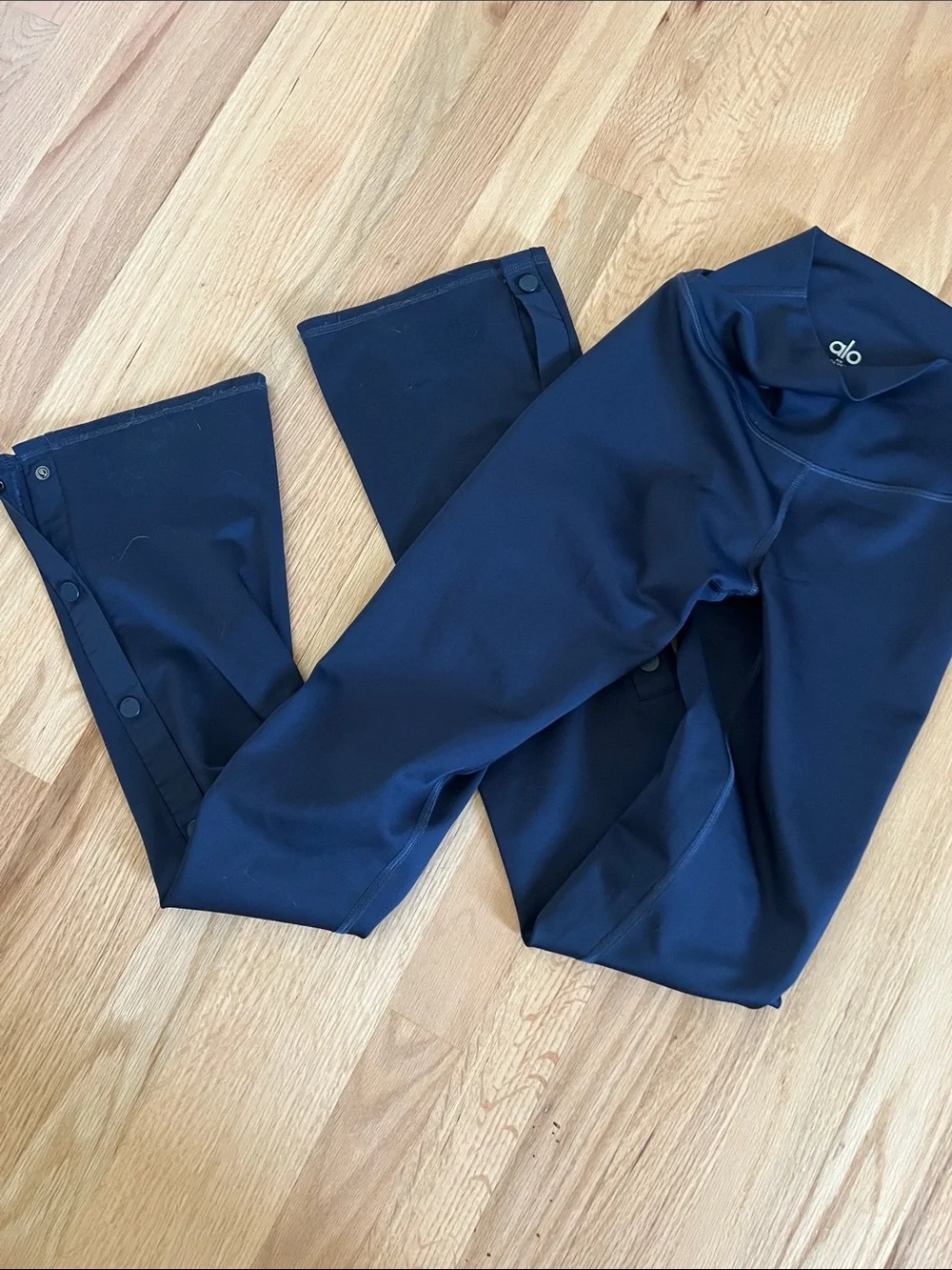 ALO Yoga Navy GameChanger Snap-Flare Leggings